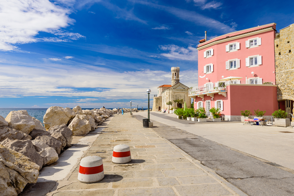 shutterstock_515557588 Lighthouse and a picturesque promenade with old houses in a Sunny summer day, Piran, Slovenia