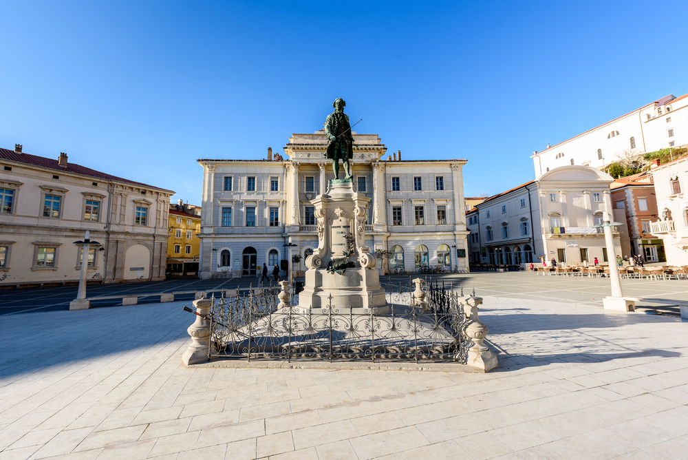 shutterstock_557044759 Tartini square with town hall and City Library in Piran. The main market of Piran – old medieval town and major tourist attraction in Slovenia